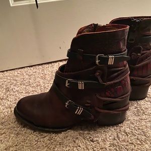 Freebird Crue SZ 8 Wine Color